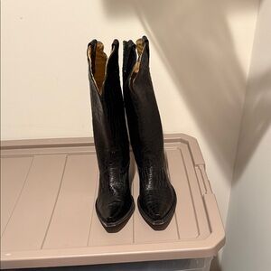 Black Idyllwind boots with croc like leather